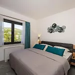 Cozy In With Wifi Apartment Rovanjska