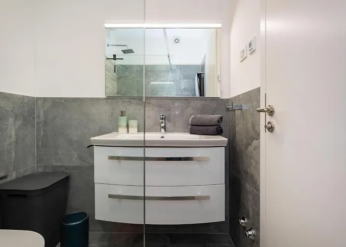 Front In * Rovanjska