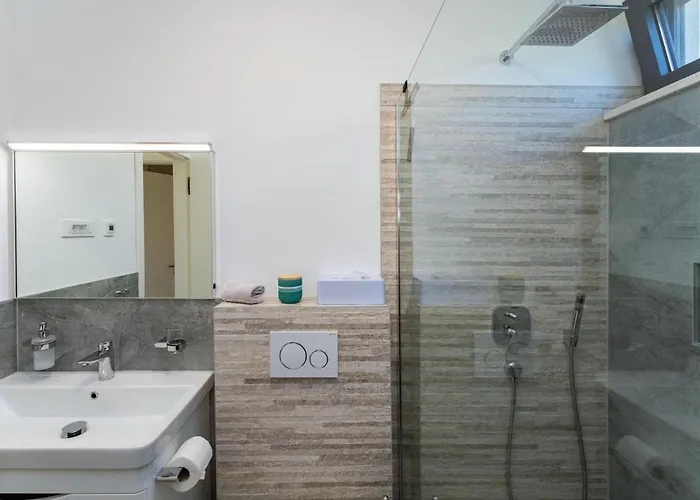 Front In * Rovanjska