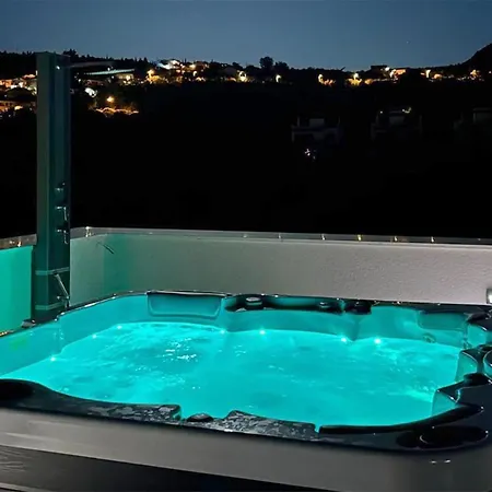 Διαμέρισμα Front In