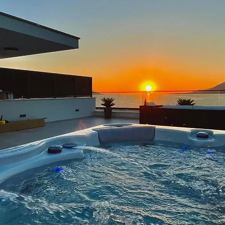 Front In Διαμέρισμα *