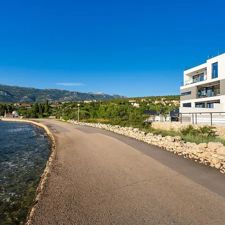 Front In Apartmán *