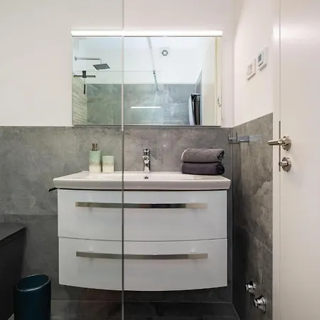 Front In * Rovanjska