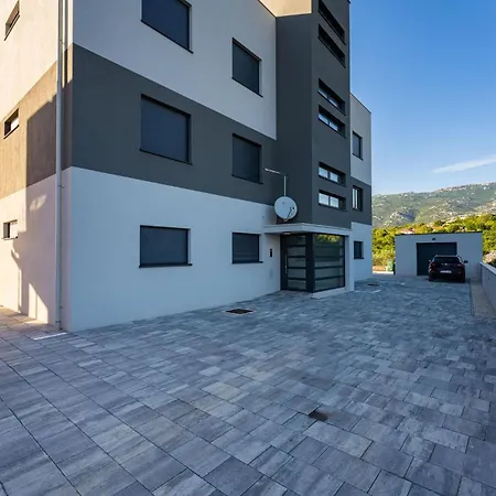 Apartman Front In Rovanjska